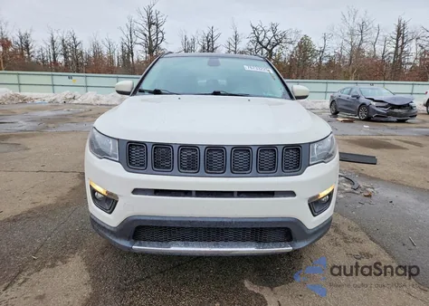 2019 Jeep Compass Latitude z USA, uszkodzony, nr VIN 3C4NJDBB2KT768187